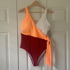 Brand new Cupshe one piece bathing suit
